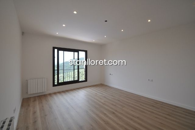 Villa en Lloret de Mar, Gerona, España 4 dormitorios, 211 m2 No. 104034