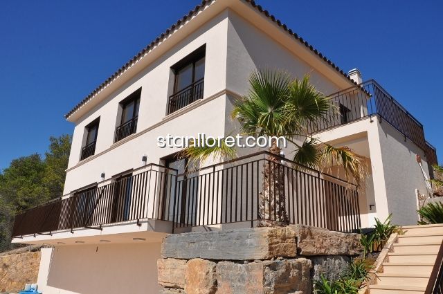 Villa en Lloret de Mar, Gerona, España 4 dormitorios, 211 m2 No. 104034