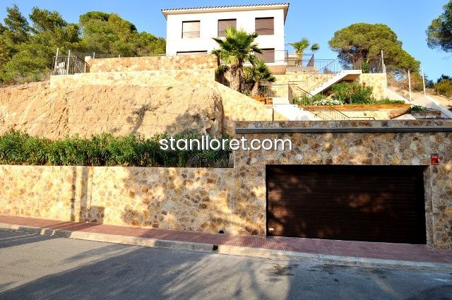 Villa en Lloret de Mar, Gerona, España 4 dormitorios, 211 m2 No. 104034