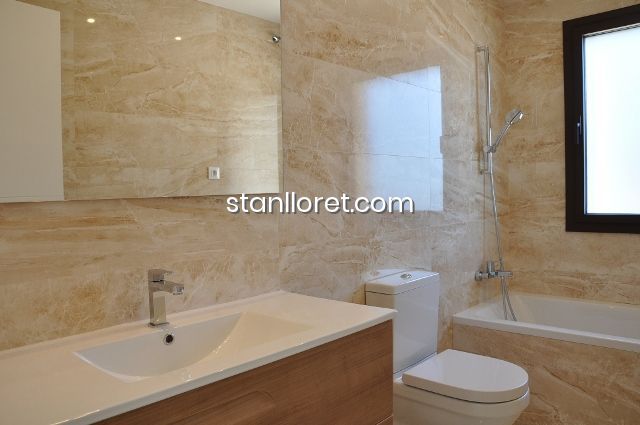 Villa en Lloret de Mar, Gerona, España 4 dormitorios, 211 m2 No. 104034