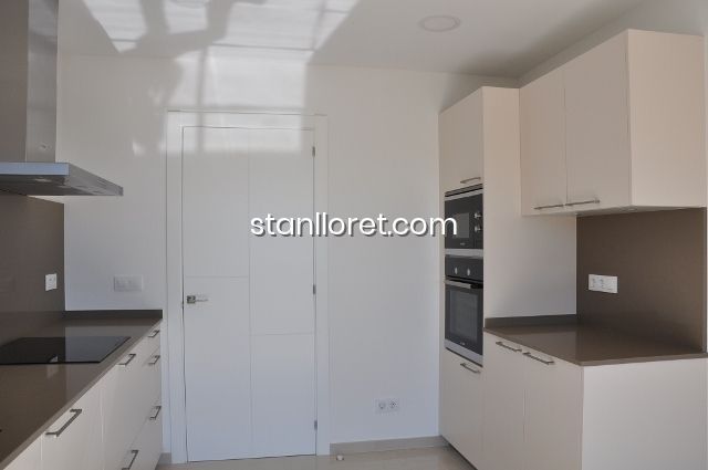 Villa en Lloret de Mar, Gerona, España 4 dormitorios, 211 m2 No. 104034