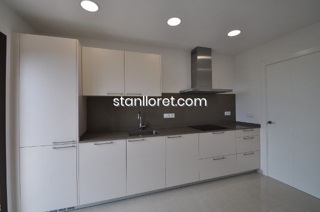 Villa en Lloret de Mar, Gerona, España 4 dormitorios, 211 m2 No. 104034