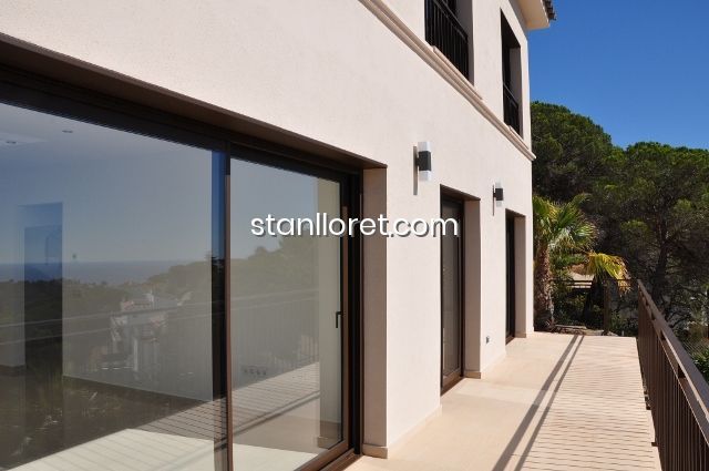 Villa en Lloret de Mar, Gerona, España 4 dormitorios, 211 m2 No. 104034