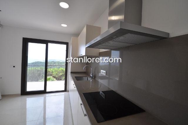 Villa en Lloret de Mar, Gerona, España 4 dormitorios, 211 m2 No. 104034