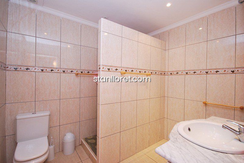 Villa in Lloret de Mar, Girona, Spanien 8 Schlafzimmer, 300 m2 Nr. 104033