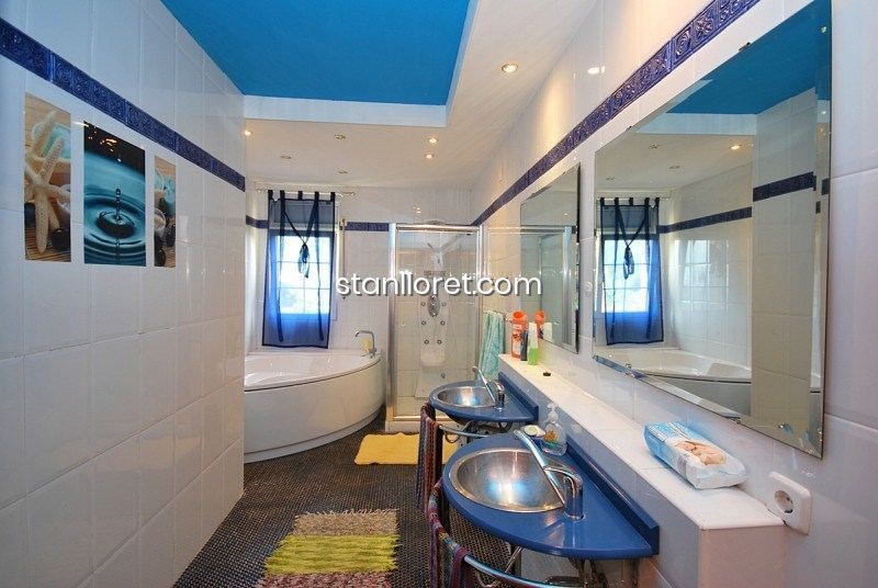 Villa in Lloret de Mar, Girona, Spanien 8 Schlafzimmer, 300 m2 Nr. 104033