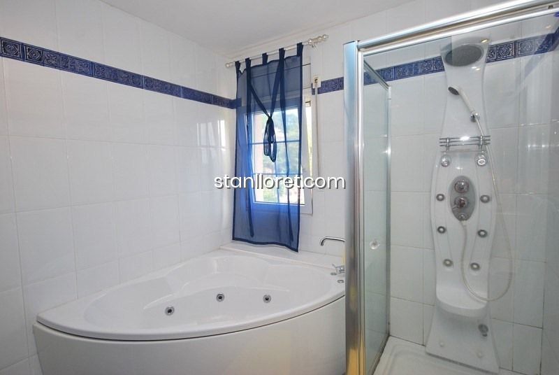 Villa in Lloret de Mar, Girona, Spanien 8 Schlafzimmer, 300 m2 Nr. 104033