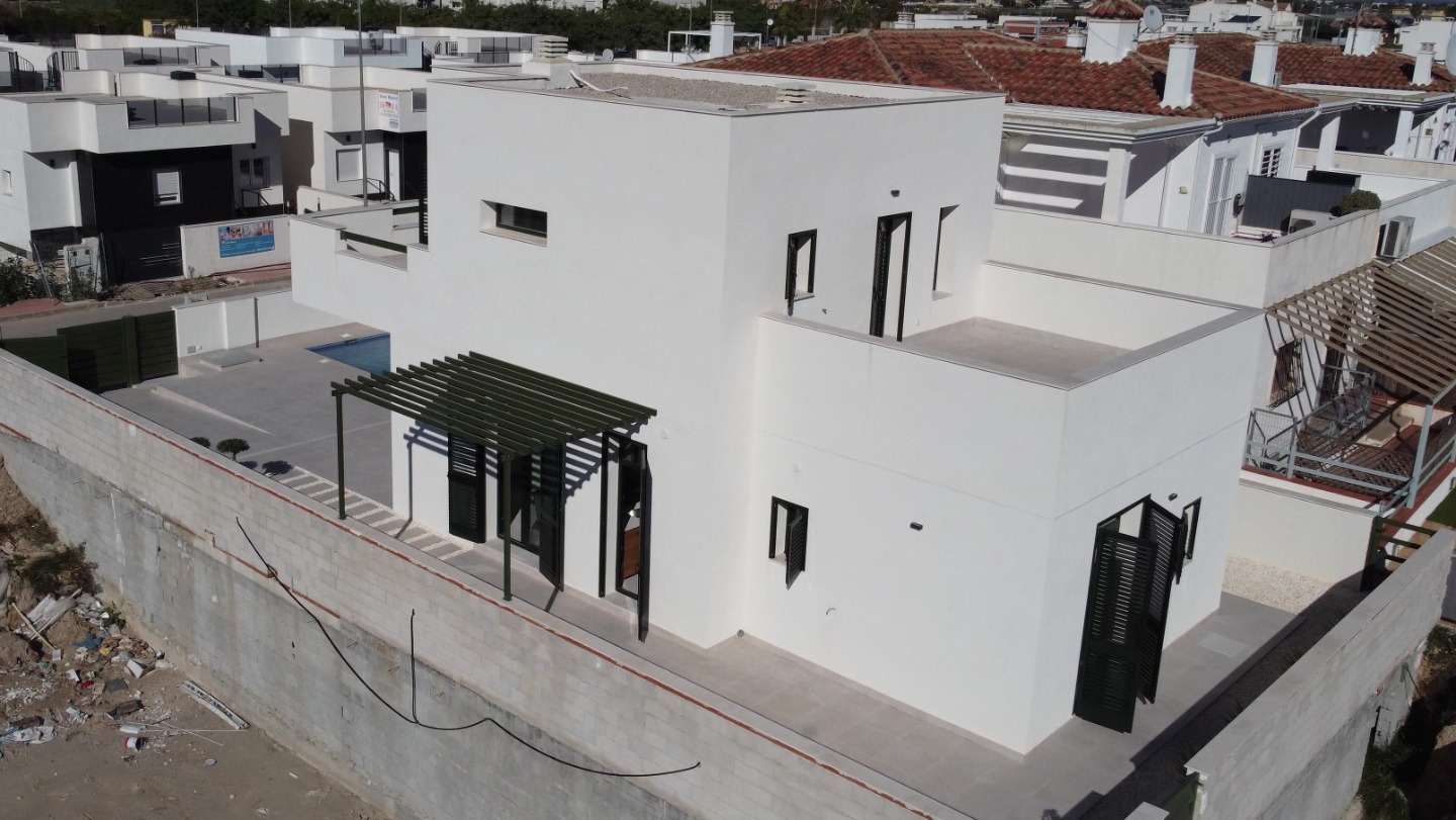 Villa a Daya Nueva, Alicante, Spagna 3 camere da letto, 140 mq. N° 94063
