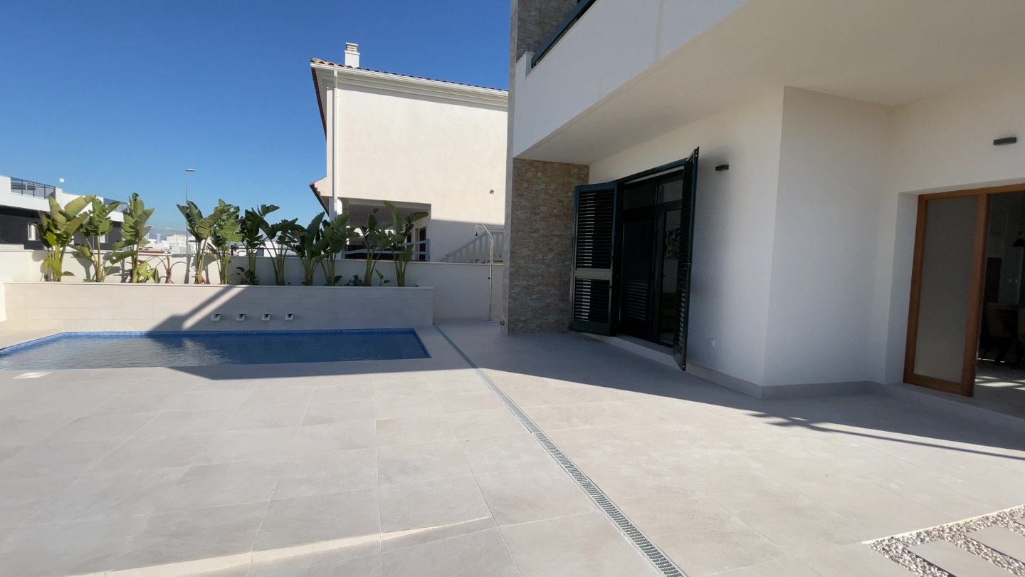 Villa a Daya Nueva, Alicante, Spagna 3 camere da letto, 140 mq. N° 94063