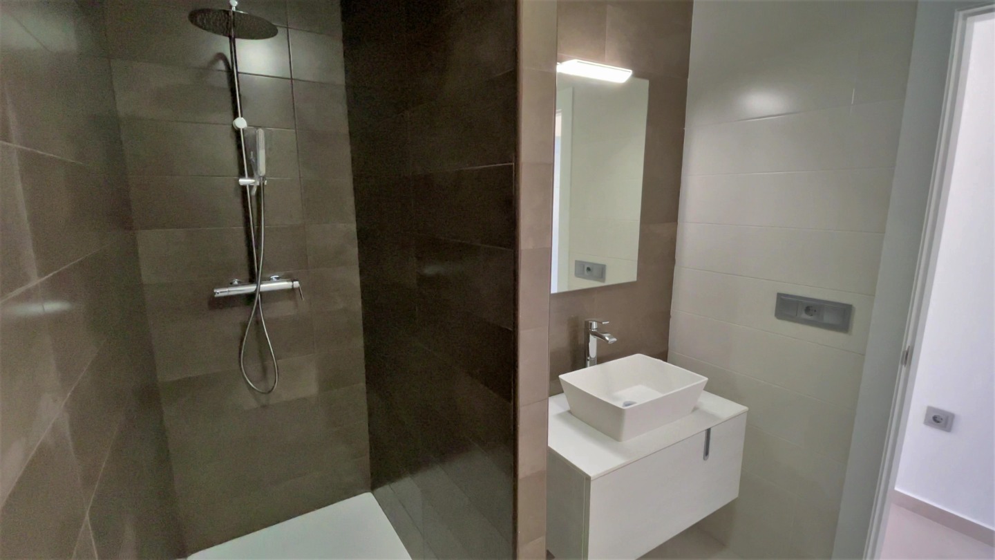 Villa a Daya Nueva, Alicante, Spagna 3 camere da letto, 140 mq. N° 94063