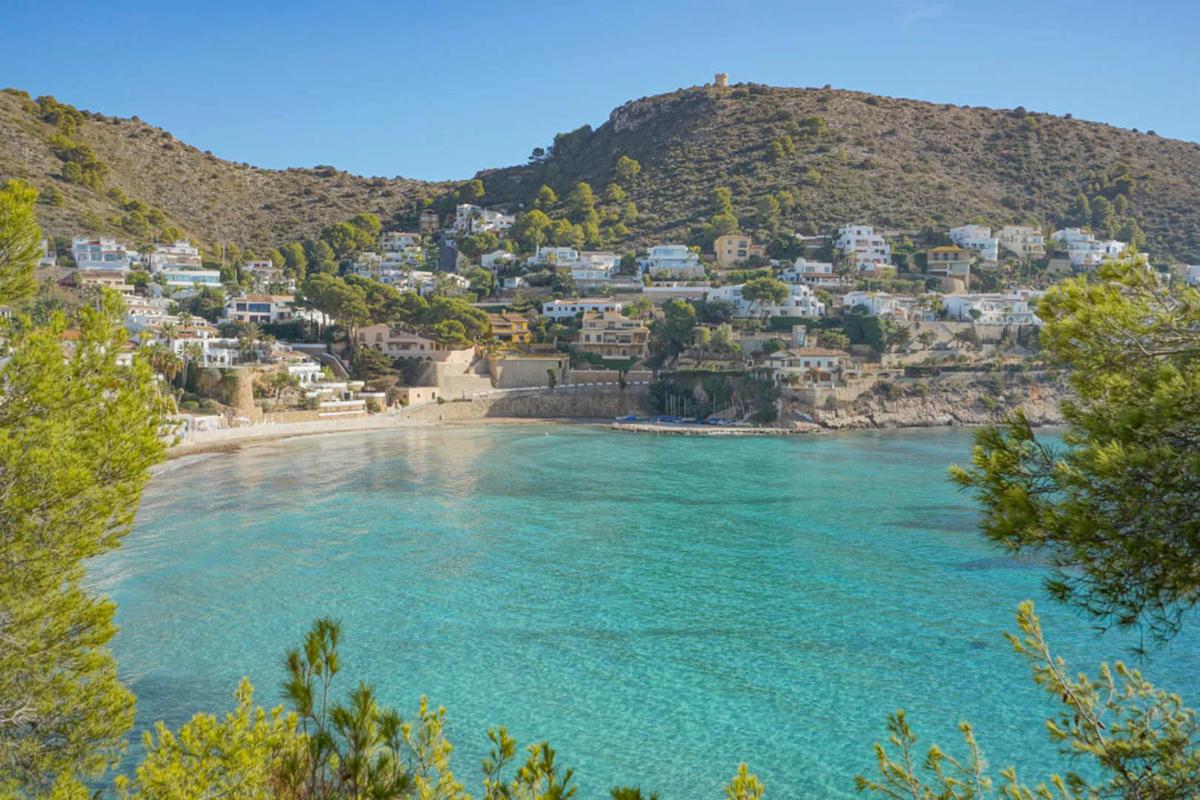 Villa a Moraira, Alicante, Spagna 4 camere da letto, 252 mq. N° 84316