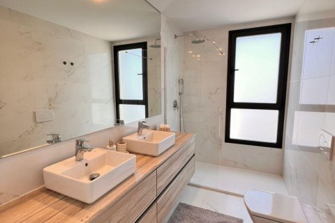 Продажа квартиры в Бенидорм, Аликанте, Испания 3 спальни, 130м2 №118078 - фото 27