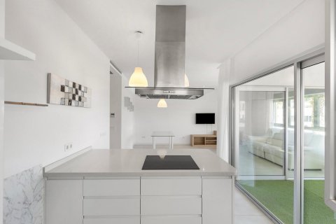 Продажа квартиры Аликанте, Испания 2 спальни, 94м2 №113012 - фото 9