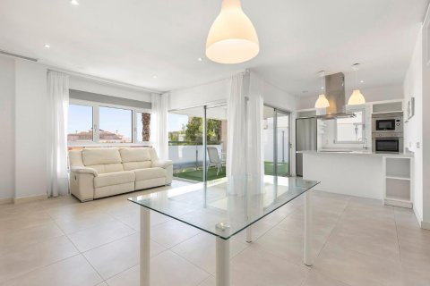 Продажа квартиры Аликанте, Испания 2 спальни, 94м2 №113012 - фото 2