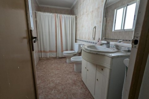 Villa for sale Guardamar del Segura, Alicante, Spain 5 bedrooms, 198 sq.m. No. 113011 - photo 10