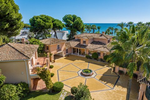 Casa in vendita Estepona, Malaga, Spagna 9 camere da letto, 735 mq. N° 100479 - foto 17