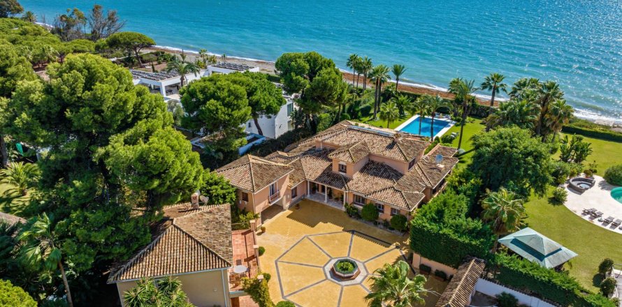 Casa Estepona, Malaga, Spagna 9 camere da letto, 735 mq. N° 100479
