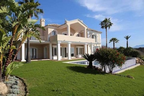 Casa in vendita Estepona, Malaga, Spagna 5 camere da letto, 619 mq. N° 22490 - foto 1