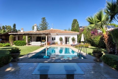 Casa in vendita Estepona, Malaga, Spagna 3 camere da letto, 280 mq. N° 22502 - foto 1
