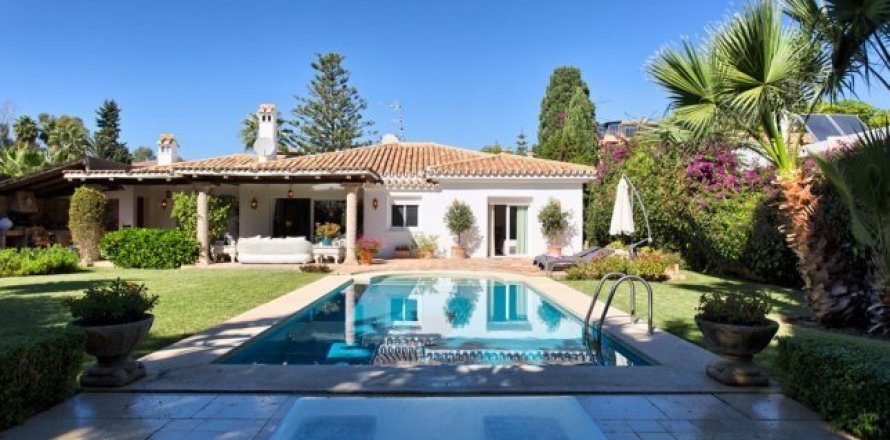 Casa Estepona, Malaga, Spagna 3 camere da letto, 280 mq. N° 22502
