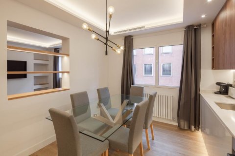 Huoneisto myytävänä Madrid, Espanja, 2 makuuhuonetta, 84 m2 No. 87275 - kuva 5