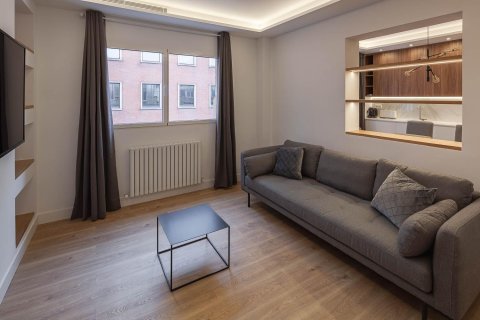 Huoneisto myytävänä Madrid, Espanja, 2 makuuhuonetta, 84 m2 No. 87275 - kuva 2