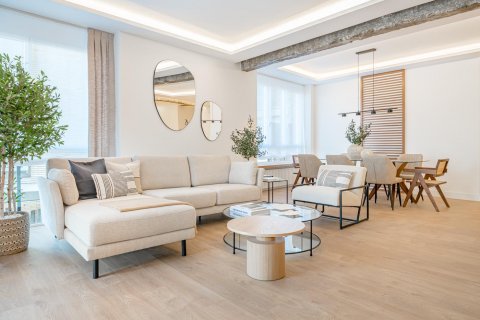 Apartment for sale Madrid, Spain 3 bedrooms, 186 sq.m. No. 87278 - photo 1