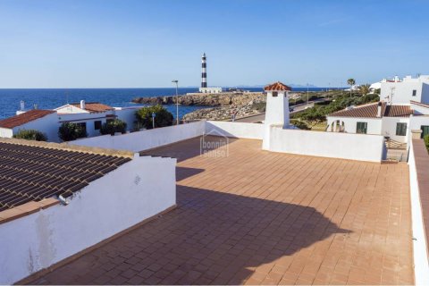 Huvila myytävänä Ciutadella De Menorca, Menorca, Espanja, 4 makuuhuonetta, 241 m2 No. 110947 - kuva 2