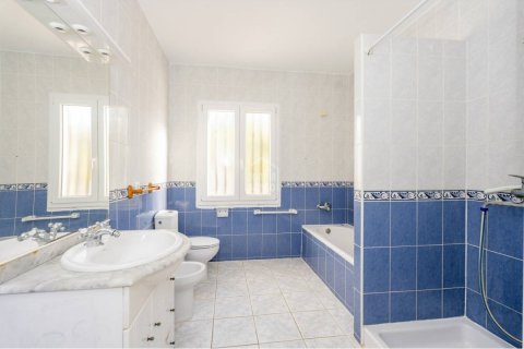 Huvila myytävänä Ciutadella De Menorca, Menorca, Espanja, 4 makuuhuonetta, 241 m2 No. 110947 - kuva 8