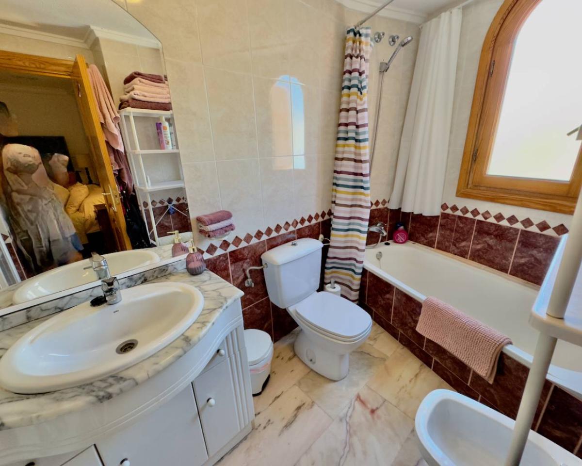 Villa a Guardamar del Segura, Alicante, Spagna 5 camere da letto, 270 mq. N° 102472