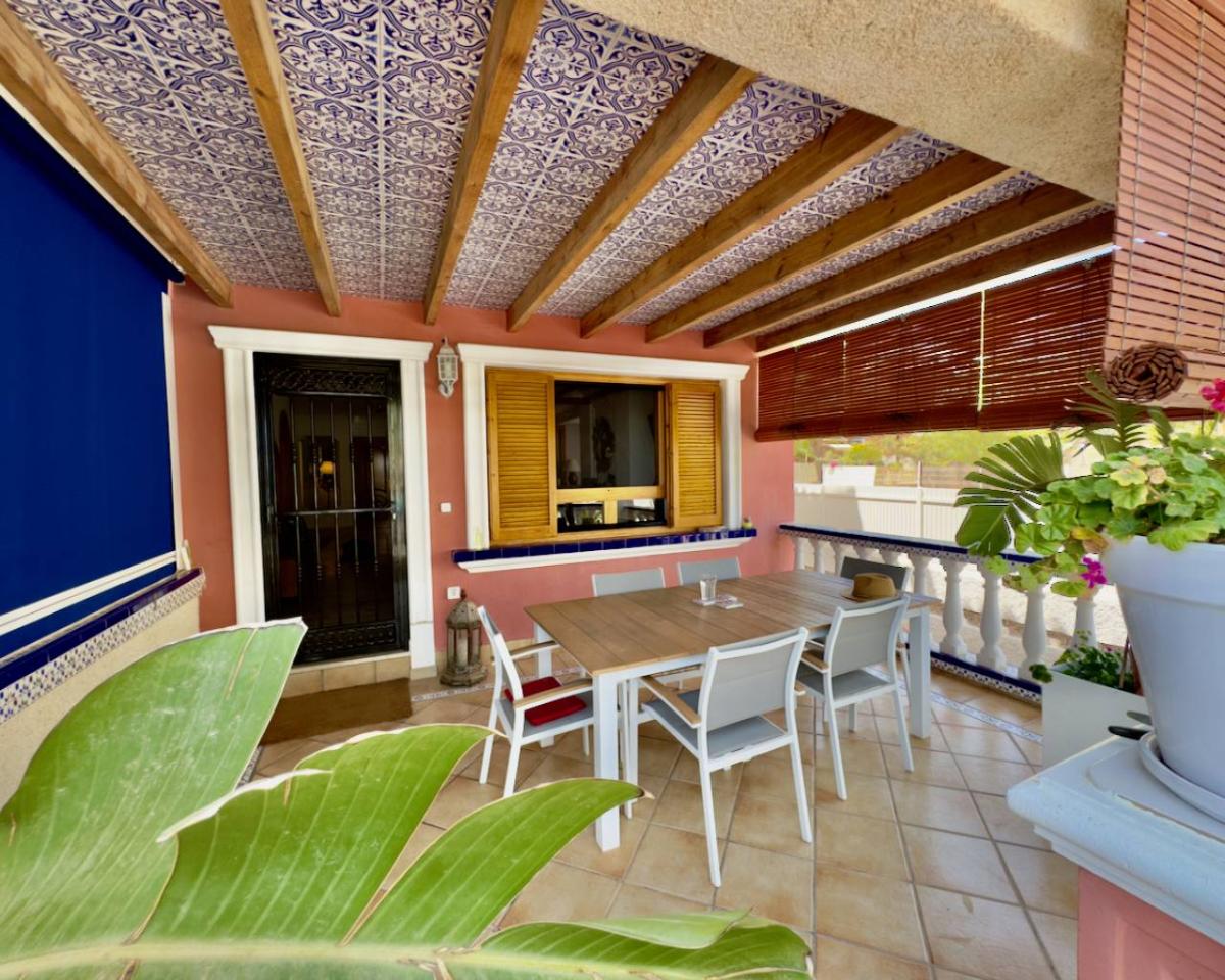Villa a Guardamar del Segura, Alicante, Spagna 5 camere da letto, 270 mq. N° 102472