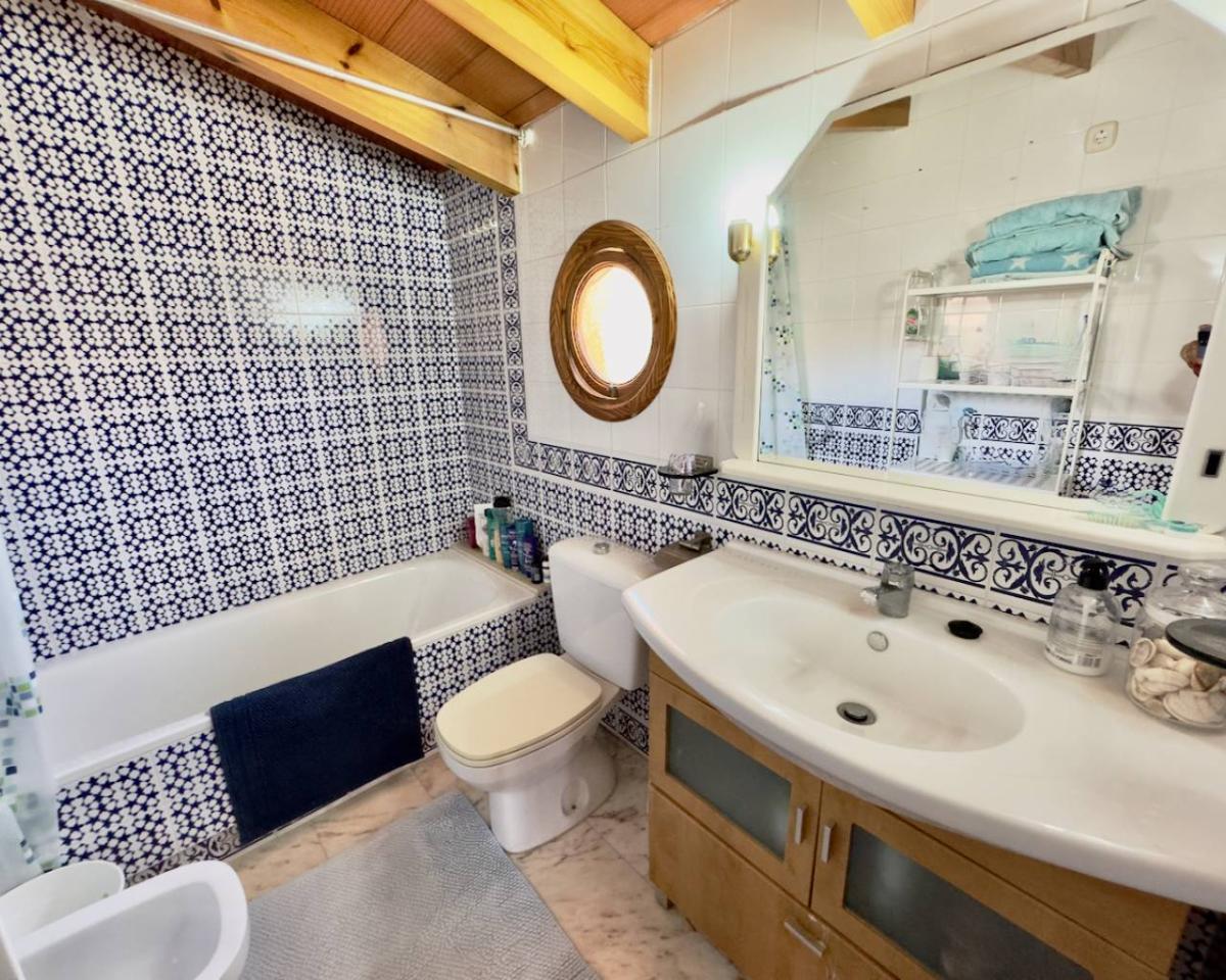 Villa a Guardamar del Segura, Alicante, Spagna 5 camere da letto, 270 mq. N° 102472