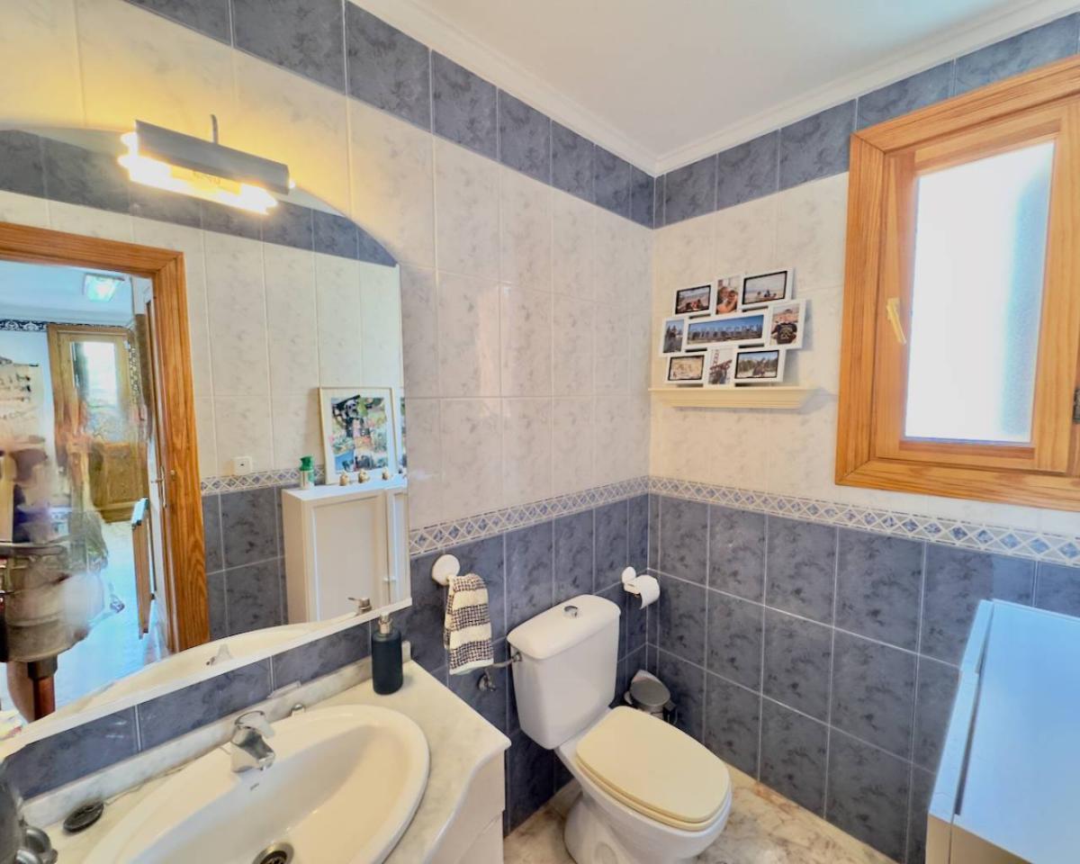 Villa a Guardamar del Segura, Alicante, Spagna 5 camere da letto, 270 mq. N° 102472
