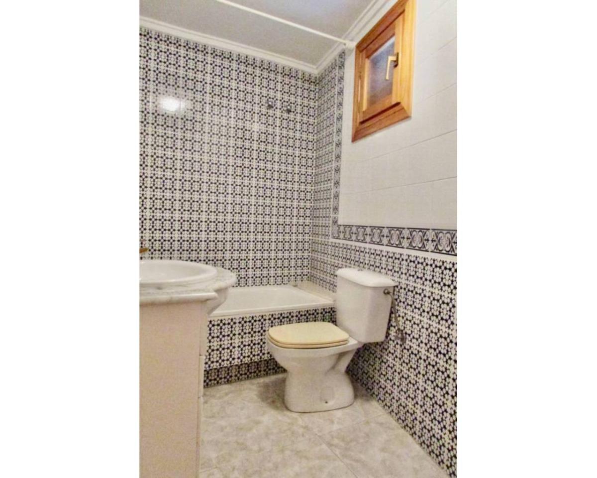 Villa a Guardamar del Segura, Alicante, Spagna 5 camere da letto, 270 mq. N° 102472