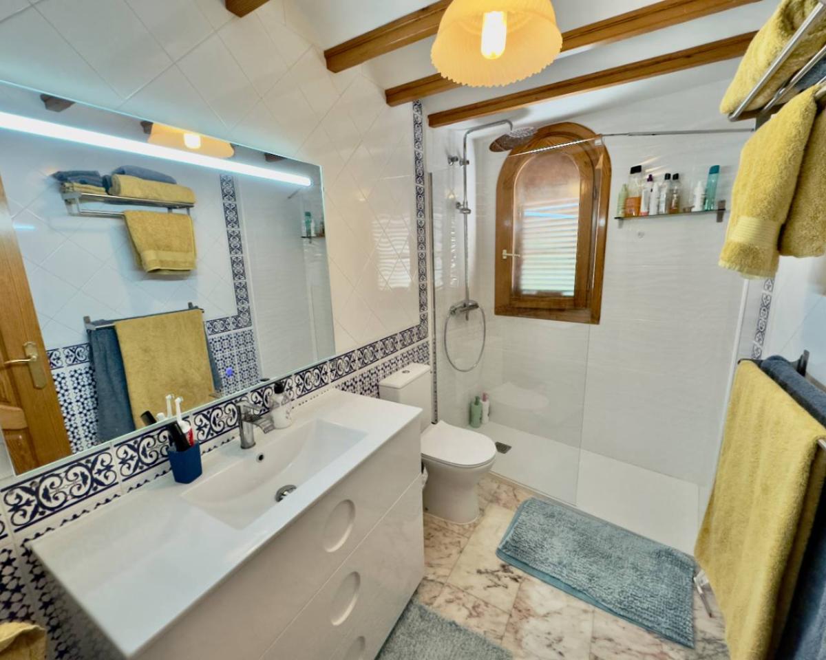 Villa a Guardamar del Segura, Alicante, Spagna 5 camere da letto, 270 mq. N° 102472