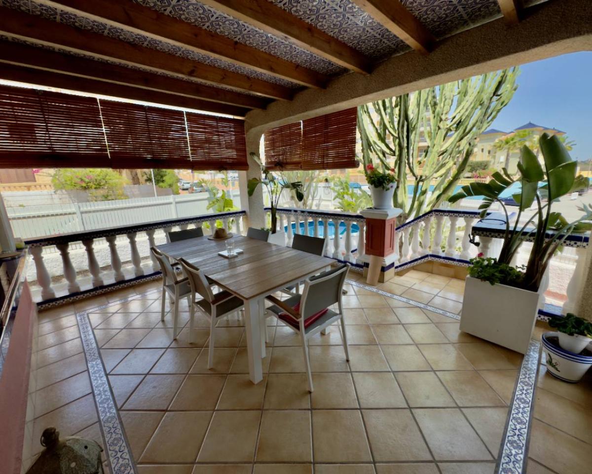 Villa a Guardamar del Segura, Alicante, Spagna 5 camere da letto, 270 mq. N° 102472