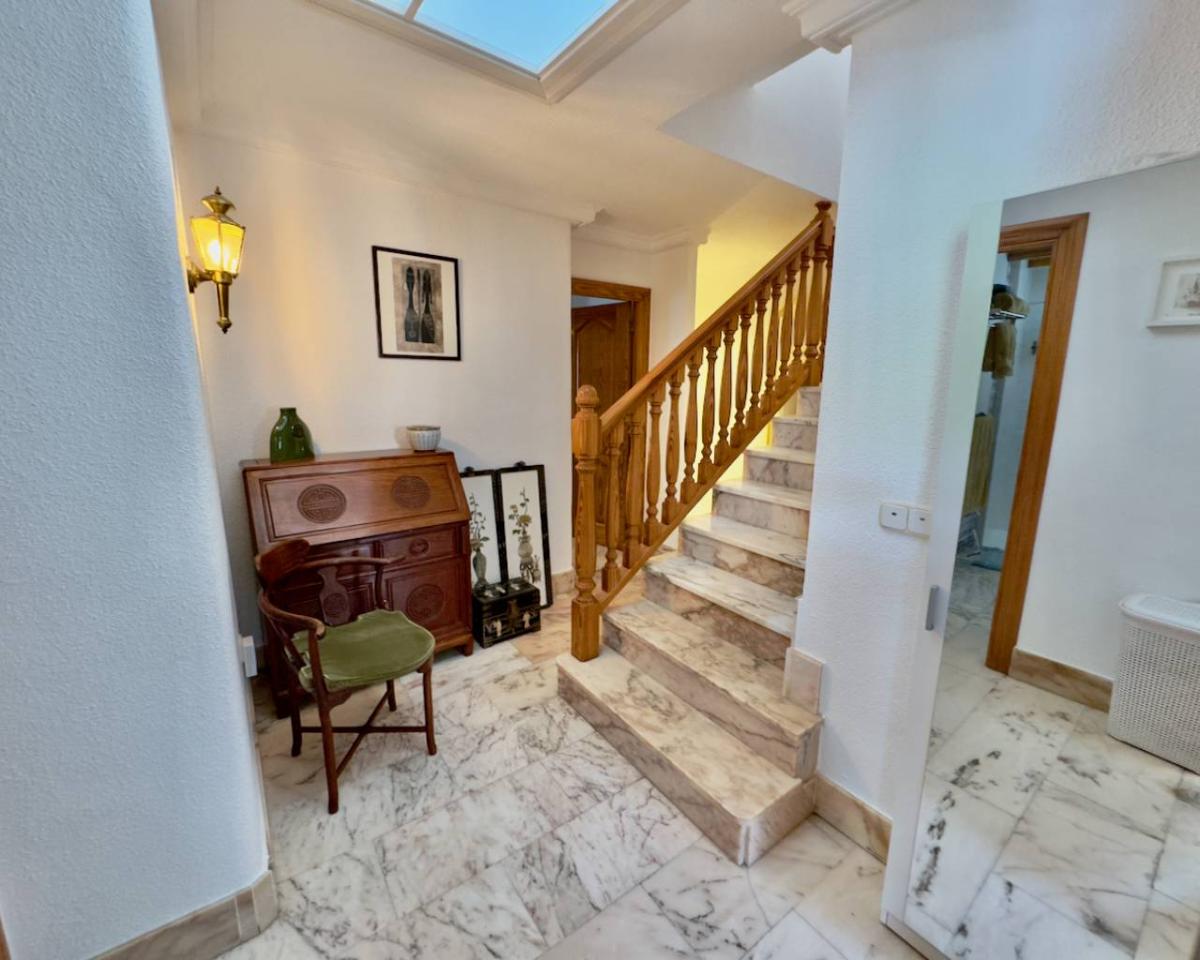 Villa a Guardamar del Segura, Alicante, Spagna 5 camere da letto, 270 mq. N° 102472