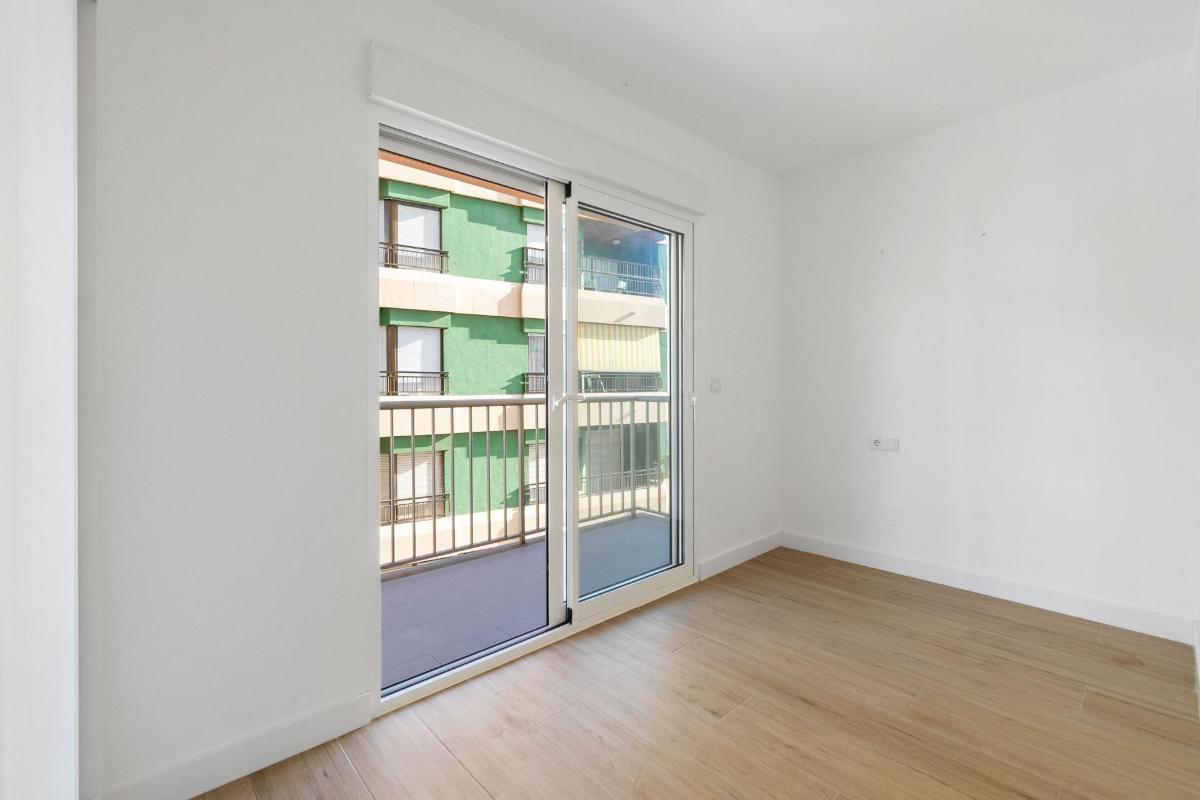 Apartament w Torrevieja, Alicante, Hiszpania 4 sypialnie, 109 mkw. nr 102469