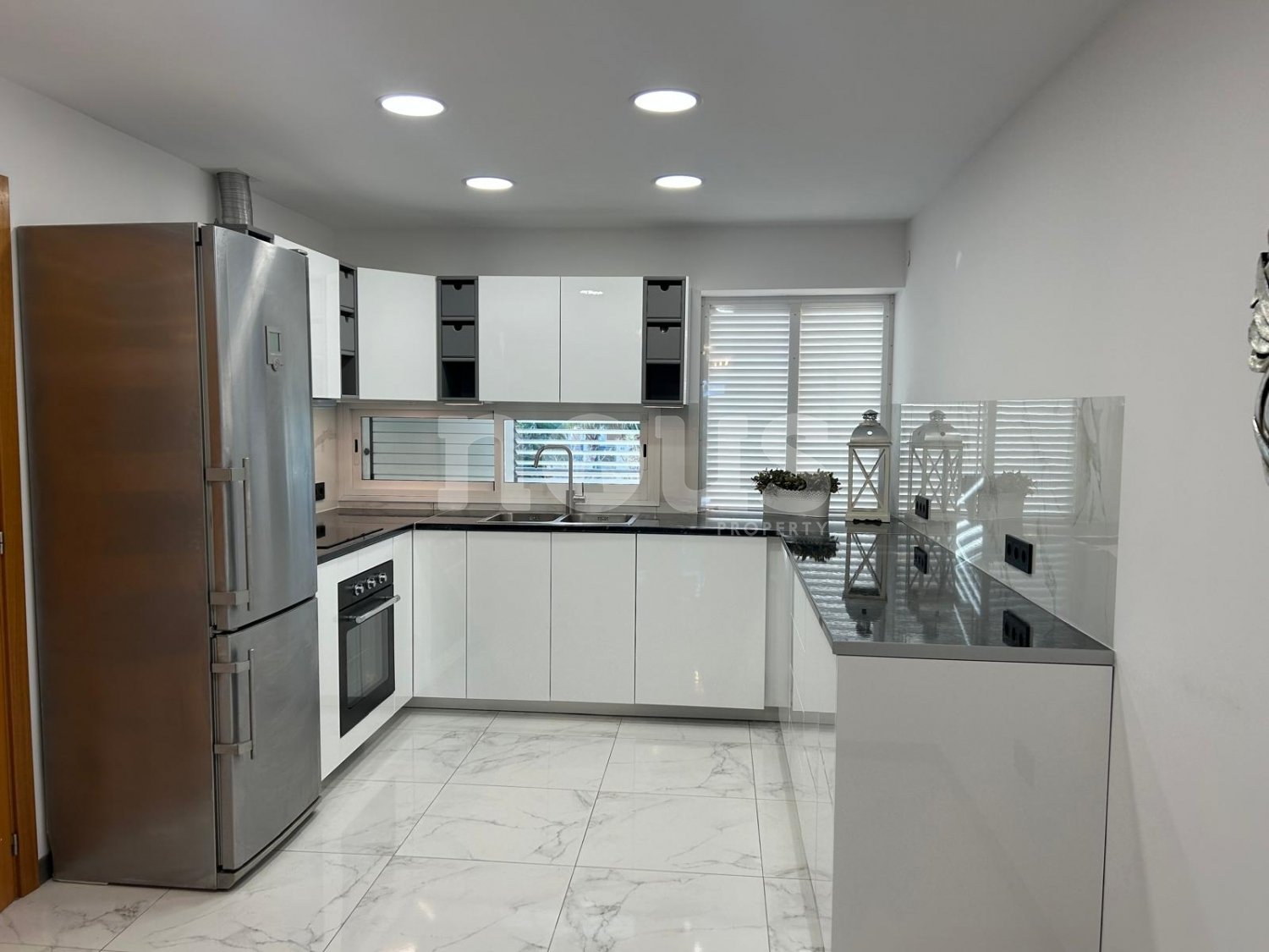 Radhus i Adeje, Tenerife, Spanien 4 sovrum, 289 kvm. Nr. 117337