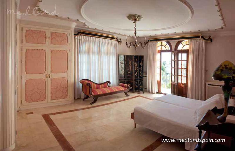 Villa en Villamartin, Alicante, España 5 dormitorios, 641.64 m2 No. 9405
