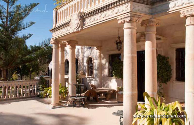 Villa en Villamartin, Alicante, España 5 dormitorios, 641.64 m2 No. 9405