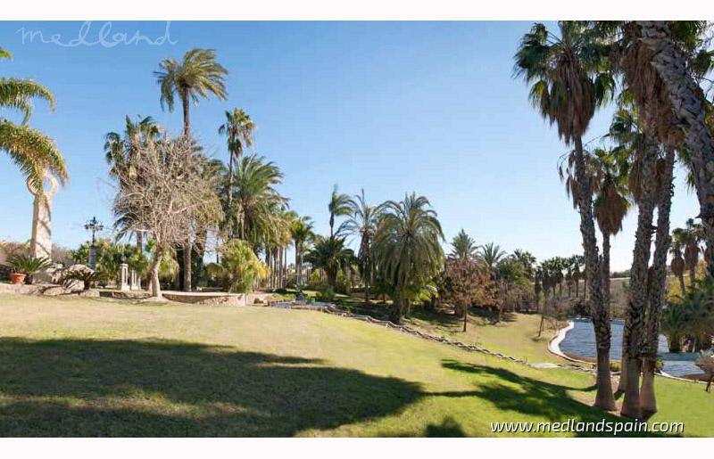 Villa en Villamartin, Alicante, España 5 dormitorios, 641.64 m2 No. 9405