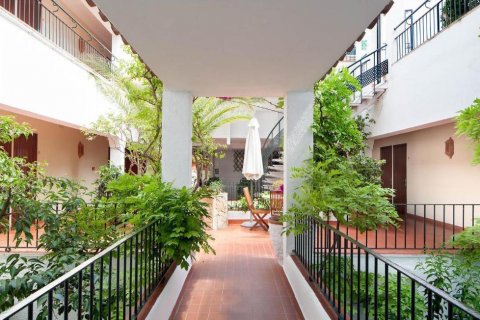 Продажа коммерческой недвижимости Льорет-де-Мар, Герона, Испания 3100м2 №35367 - фото 1