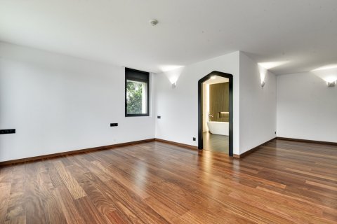 House for sale Barcelona, Spain 8 bedrooms, 2000 sq.m. No. 100130 - photo 24