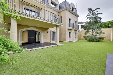 House for sale Barcelona, Spain 8 bedrooms, 2000 sq.m. No. 100130 - photo 4