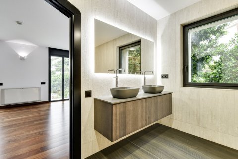 House for sale Barcelona, Spain 8 bedrooms, 2000 sq.m. No. 100130 - photo 26