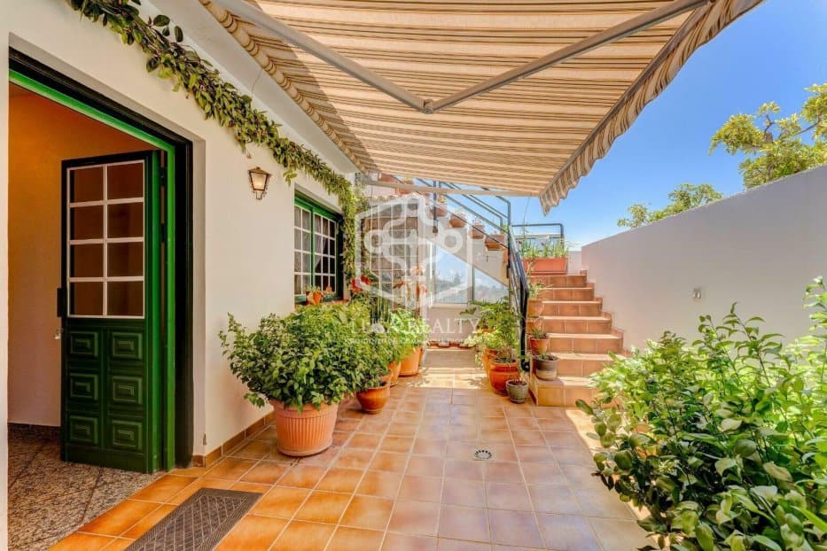 Villa a Adeje, Tenerife, Spagna 6 camere da letto, 214 mq. N° 94508