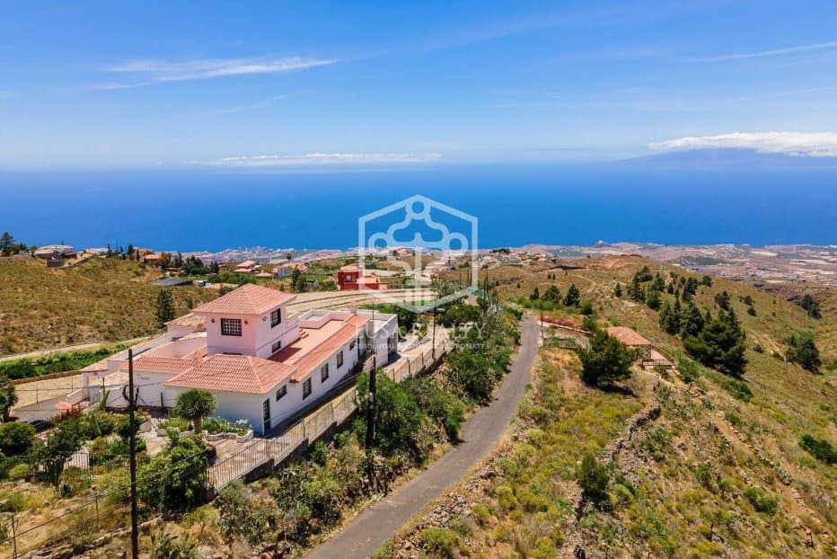Villa a Adeje, Tenerife, Spagna 6 camere da letto, 214 mq. N° 94508
