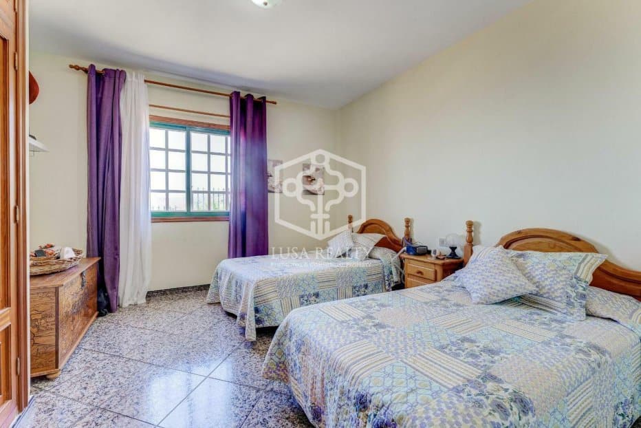 Villa a Adeje, Tenerife, Spagna 6 camere da letto, 214 mq. N° 94508