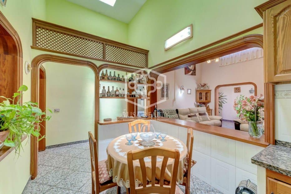 Villa a Adeje, Tenerife, Spagna 6 camere da letto, 214 mq. N° 94508